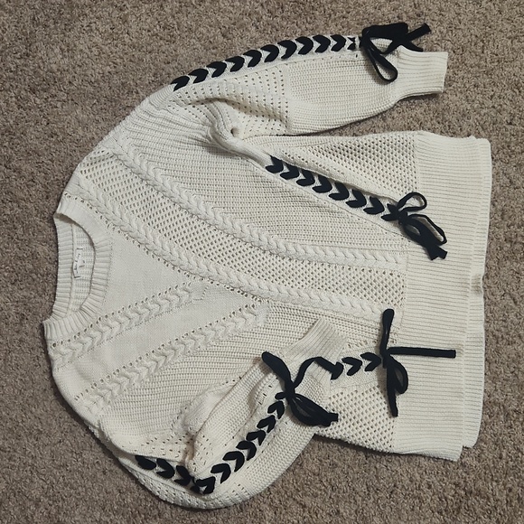 Willow & Clay Loose Knit Sweater, Medium - Picture 8 of 13